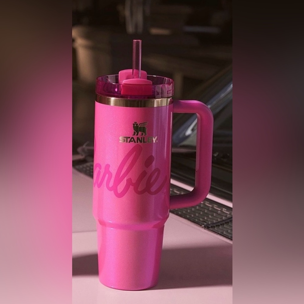 🎉LAST PIECE🎉Limited edition Stanley BARBIE ICON 30 OZ QUENCHER - Picture 10 of 15